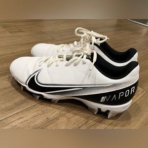Football cleats men’s size 9.5